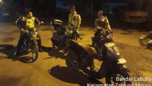 Ciptakan Situasi Yang Aman dan Nyaman, Polresta Deli Serdang Dan Polsek Jajaran Sentuh Masyarakat Dengan Patroli