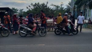 PP Ranting Aras Kabu Gelar Aksi Peduli Sosial, Bagikan Ta’jil kepada Pengguna Jalan
