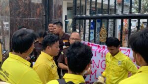 Dinilai Mandul Usut Kasus Korupsi, Perma Labusel Geruduk Kejatisu Desak Pencopotan Kajari dan Kasi Pidsus