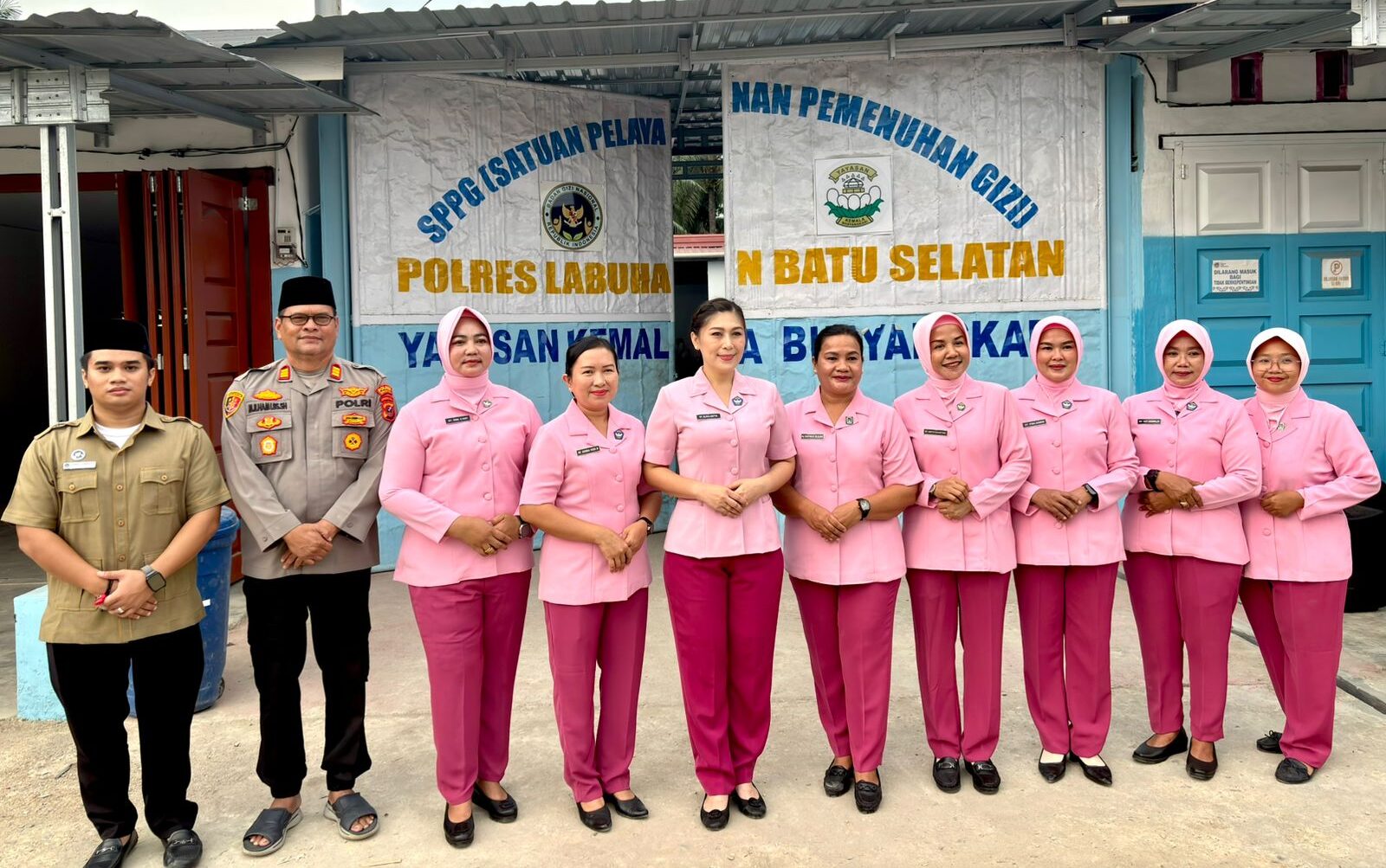 Aksi Sosial Ramadan: Ny. Olivia Aditya Sembiring dan SPPG 1 Kemala Bhayangkari Santuni Pengendara Lewat Takjil Gratis