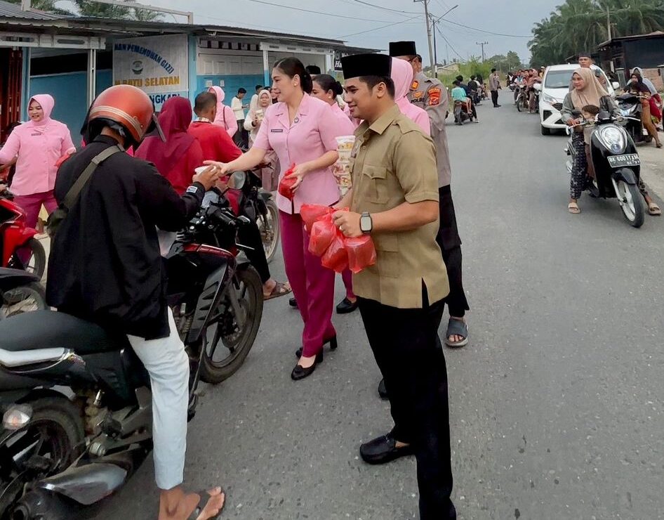 Aksi Sosial Ramadan: Ny. Olivia Aditya Sembiring dan SPPG 1 Kemala Bhayangkari Santuni Pengendara Lewat Takjil Gratis