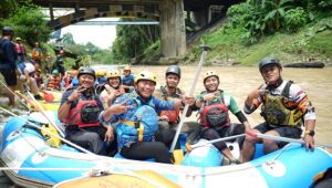 Wabup Lom Lom Suwondo Pimpin Susur Sungai Program Kali Bersih di Tanjung Morawa