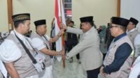 Lom Lom Suwondo Lepas Jemaah Haji Kloter 15 Menuju Tanah Suci