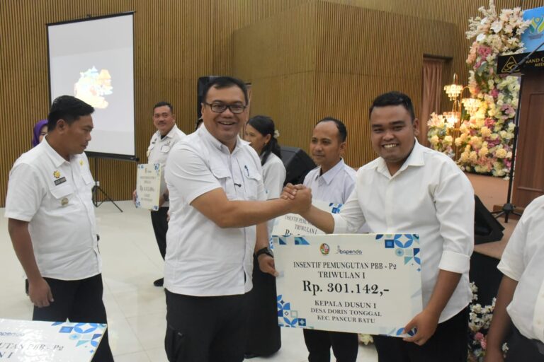 Pertama di Sumut, Kadus di Deli Serdang Terima Insentif Pemungutan Pajak
