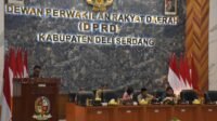 Wakil Bupati Sampaikan Penjelasan Delapan Ranperda di Paripurna