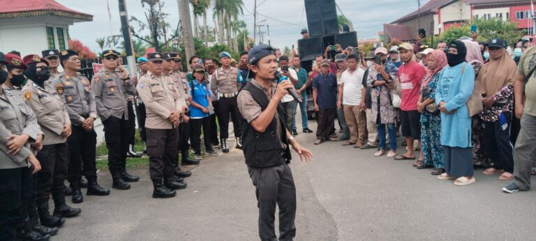 Ratusan Mahasiswa dan Pemuda Tapanuli Tengah Gelar Aksi Unjuk Rasa di Kantor Bupati, Desak Perhatian Pemerintah Daerah