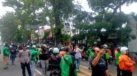 Ratusan Driver Ojol Sumut Geruduk DPRD Sumut, Desak Potongan Aplikasi Maksimal 8 Persen