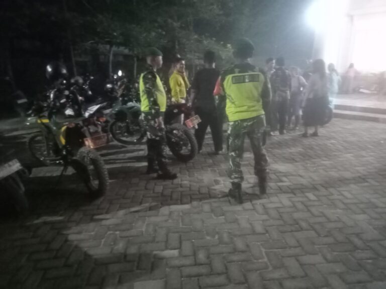 Patroli Malam Koramil 05/Batang Kuis, Sertu Mahadi Pimpin Pemantauan Kamtibmas di Wilayah Batang Kuis
