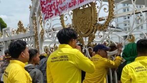 Tolak Pj Kades ‘Abadi’, PERMA LABUSEL Datangi Kantor Gubsu Desak Kepastian Pilkades yang Tak Kunjung Terang