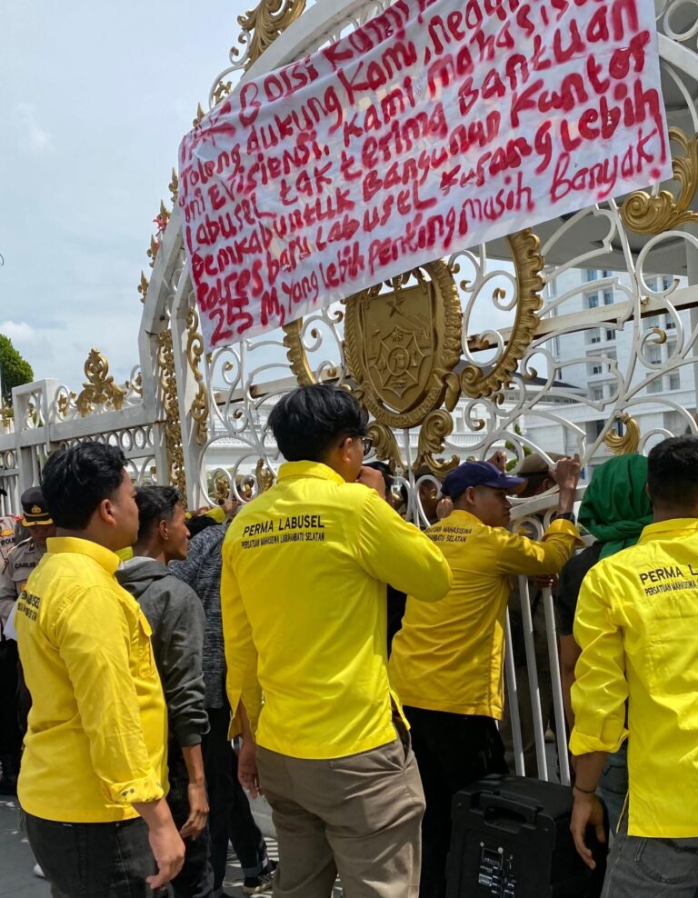 Tolak Pj Kades ‘Abadi’, PERMA LABUSEL Datangi Kantor Gubsu Desak Kepastian Pilkades yang Tak Kunjung Terang Tolak Pj Kades 'Abadi', PERMA LABUSEL Datangi Kantor Gubsu Desak Kepastian Pilkades yang Tak Kunjung Terang