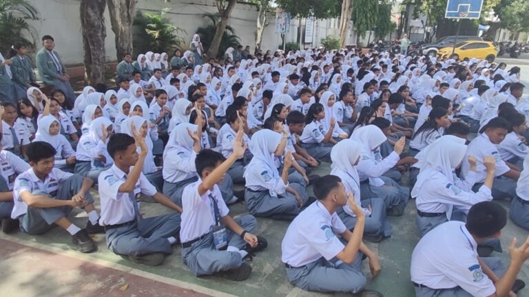 Ketua Lembaga Perlindungan Anak Bekali Ratusan Siswa SMA Negeri 1 Lubuk Pakam Menjadi “Pahlawan Digital” dalam MPLS