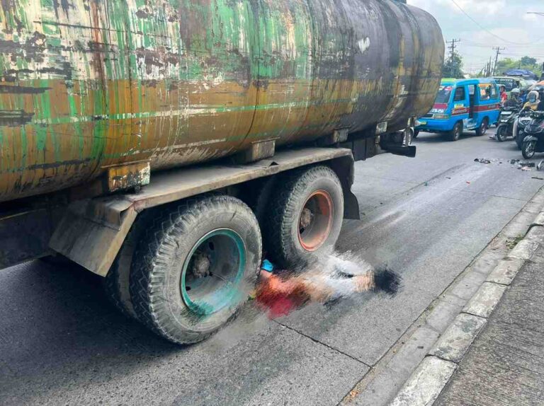 Duh, Ngerinya! Terlindas Truk, Pengemudi Ojol Tewas dan Isi Perutnya Keluar