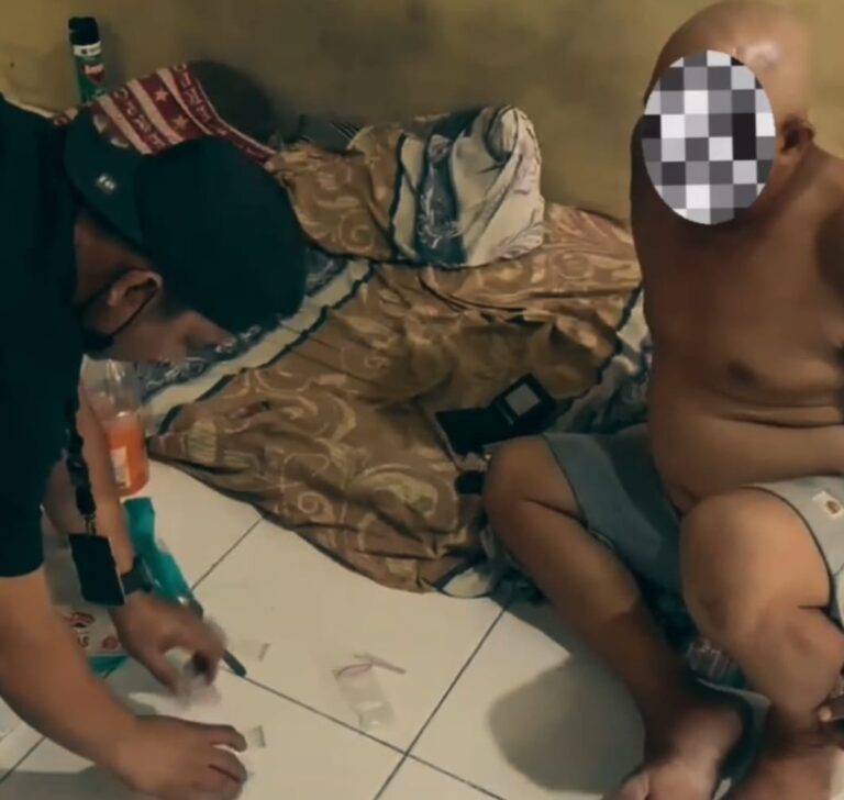 Usia Sudah Setengah Abad Malah Jual Sabu, Ya Gol Lah!