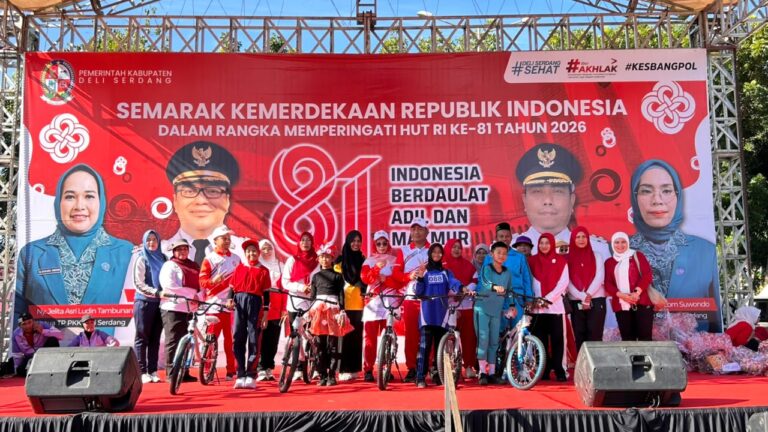 Wakil Bupati Lepas Gerak Jalan Beregu Semarak HUT Ke-81 Kemerdekaan RI
