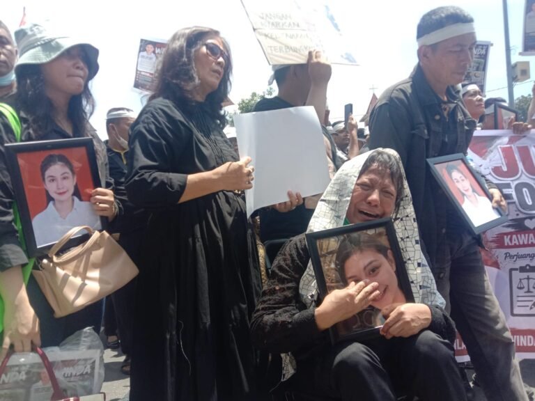 Aksi Damai Kawal Kasus Kematian Winda Lorenza Gowasa Digelar di Polda Sumut
