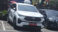 Mobil Dinas BKKBN Terlihat Terparkir di Kejari Deli Serdang, Ada Agenda Apa?