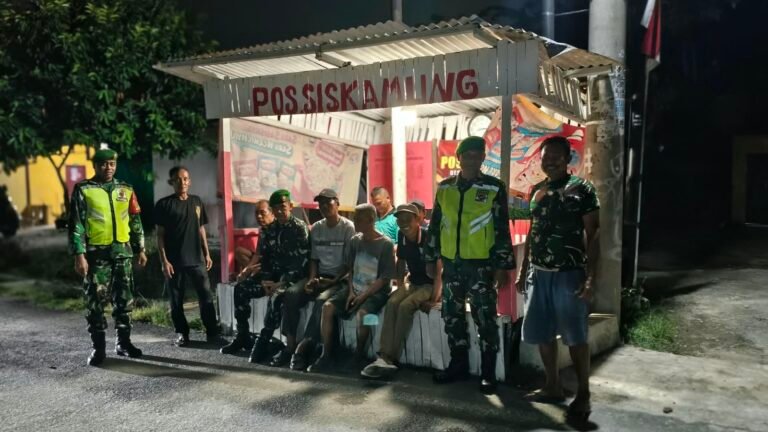 Patroli Poskamling, Serka Afrizal dan Anggota Pantau Keamanan di Tanjung Sari