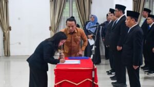 15 Kepala Sekolah dan 15 Pejabat Fungsional Deli Serdang Dilantik