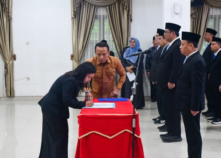 15 Kepala Sekolah dan 15 Pejabat Fungsional Deli Serdang Dilantik